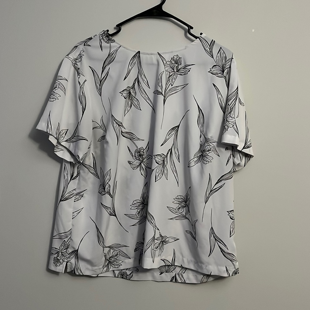 Sheer blouse with flowers size XXL, worn only once